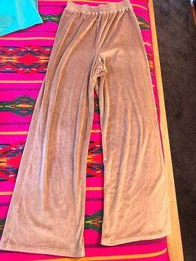 SKIMS Wide-Leg Velour Lounge Pants in Taupe